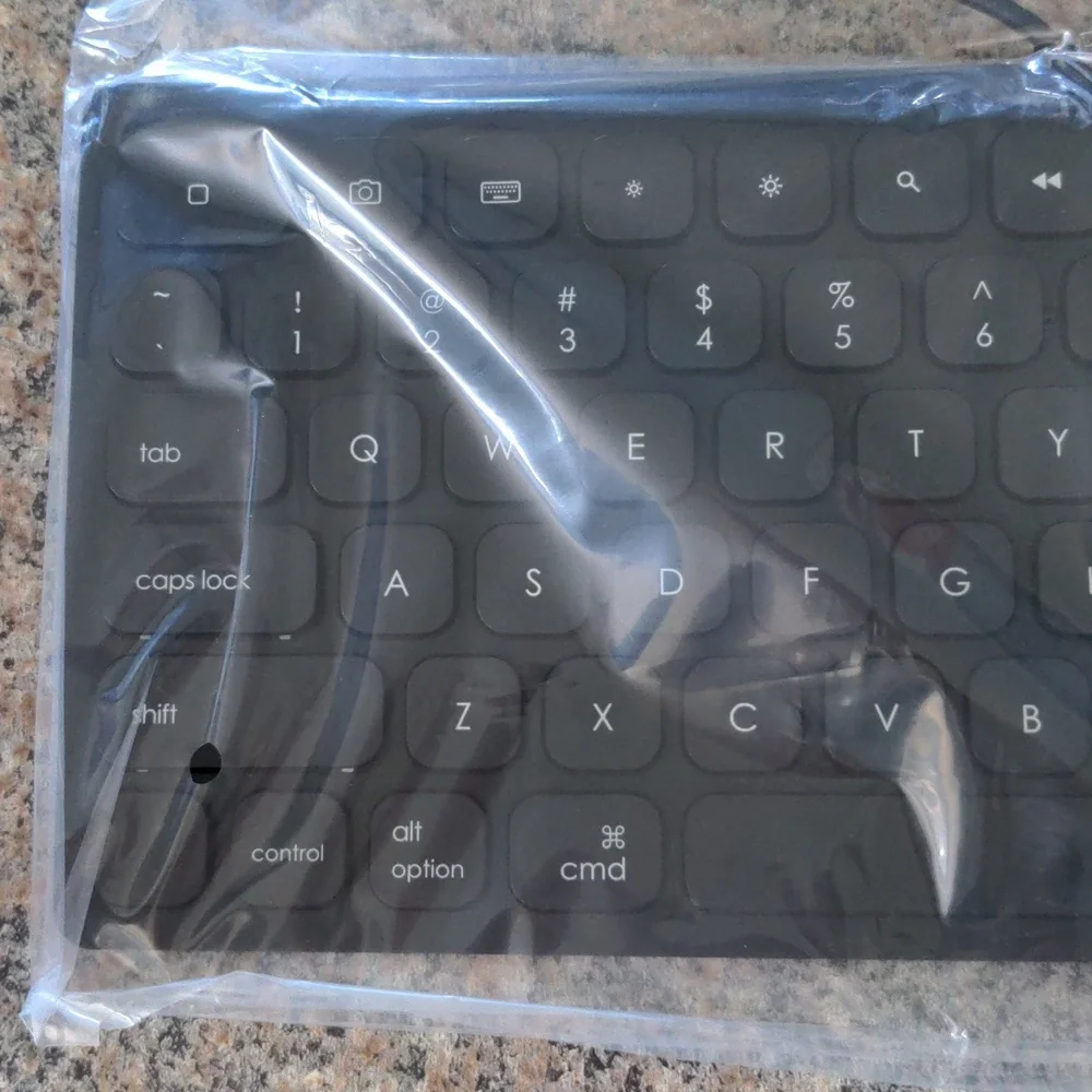Kensington Simple Solutions Wired Compact iPad Keyboard Lightning Connec…